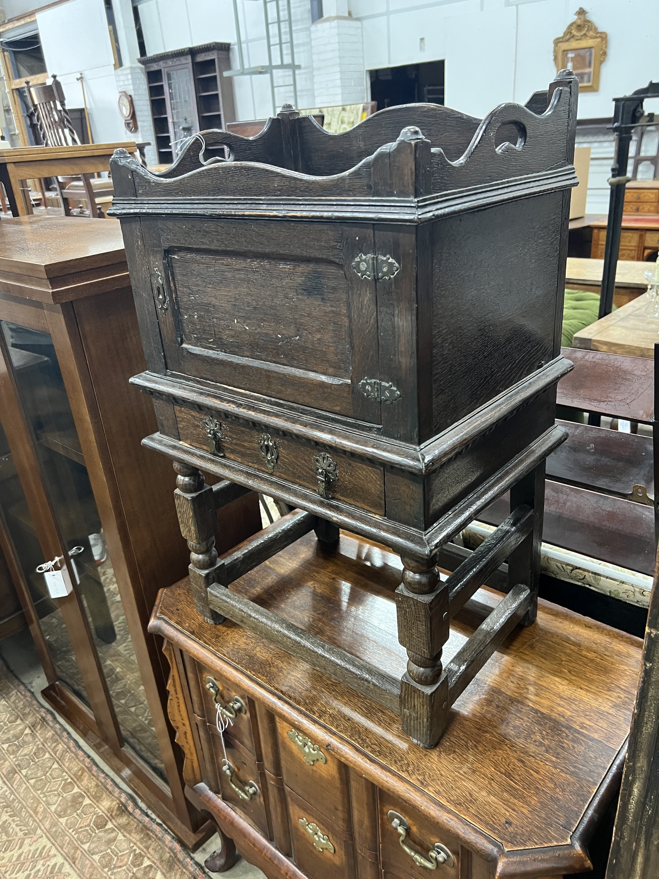 An 18th century style oak tray top bedside cabinet, width 48cm, depth 36cm, height 78cm